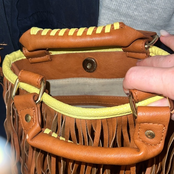 Steve Madden: Fringe tan crossbody - Picture 3 of 6